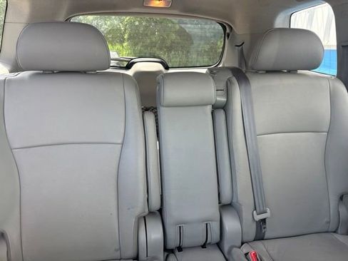 Used 2011 Toyota Highlander SE w/ Tow Pkg AWD/4WD image 8