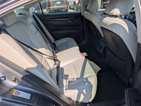 Used 2014 Lexus ES 350 w/ Luxury Package FWD image 12
