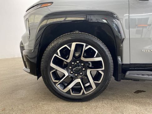Used 2025 Chevrolet Silverado EV RST AWD/4WD image 11