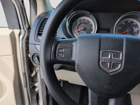 Used 2013 Dodge Grand Caravan SE image 29