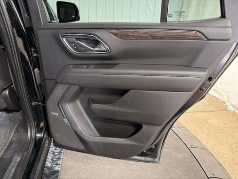 Certified 2022 Chevrolet Tahoe Z71 w/ Luxury Package AWD/4WD image 17