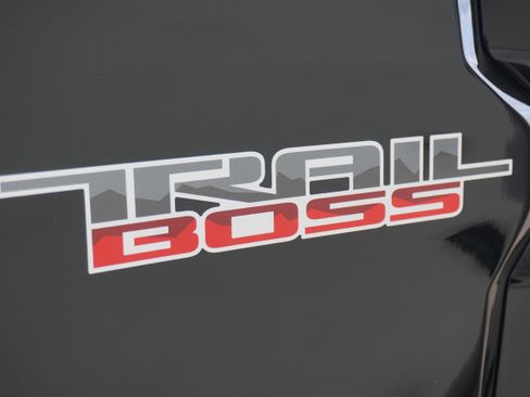 Used 2024 Chevrolet Colorado Trail Boss w/ Advanced Trailering Package AWD/4WD image 7
