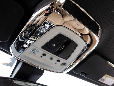 Used 2016 Rolls-Royce Wraith RWD image 21