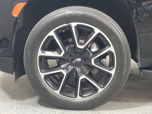 Used 2023 Chevrolet Suburban RST w/ Luxury Package image 8