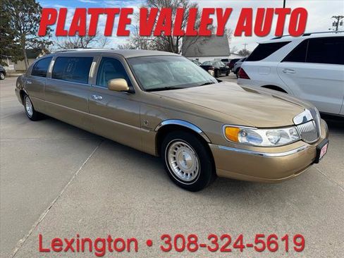Used 1999 Lincoln Town Car Executive image 1