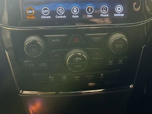 Used 2020 Jeep Grand Cherokee Laredo image 15