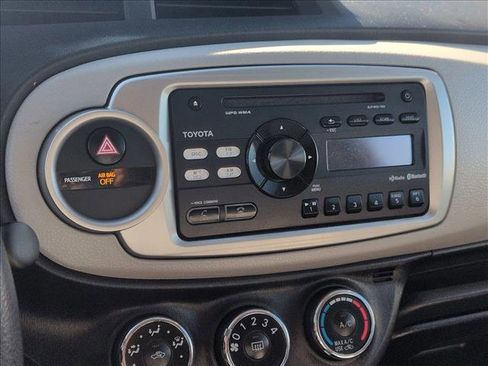 Used 2014 Toyota Yaris L image 13