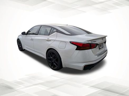 Used 2023 Nissan Altima 2.5 SR w/ SR Premium Package image 3