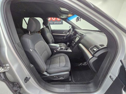 Used 2016 Ford Explorer XLT w/ Equipment Group 201A FWD image 19
