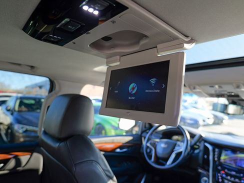 Used 2020 Cadillac Escalade ESV Luxury image 34