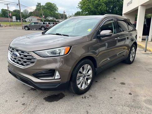 Used 2019 Ford Edge Titanium FWD image 4