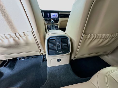 Certified 2023 Porsche Macan w/ Premium Package Plus AWD/4WD image 27