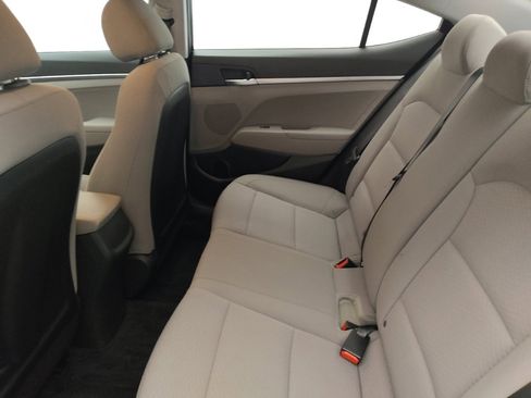 Used 2020 Hyundai Elantra SE image 18