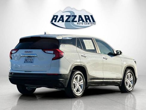 Used 2024 GMC Terrain SLE image 3