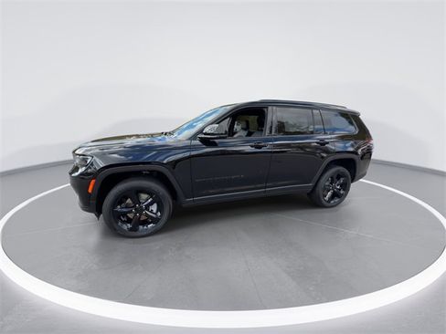 New 2025 Jeep Grand Cherokee L Altitude image 4