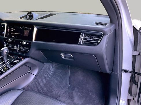 Used 2023 Porsche Macan S AWD/4WD image 19