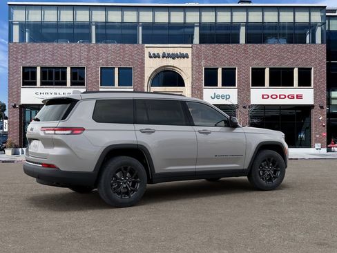 New 2026 Jeep Grand Cherokee L 4WD image 4