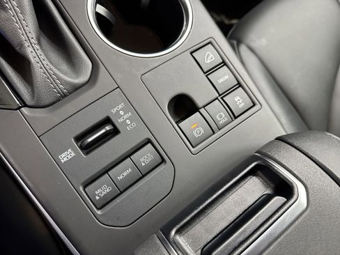 Used 2024 Toyota Highlander XLE image 37