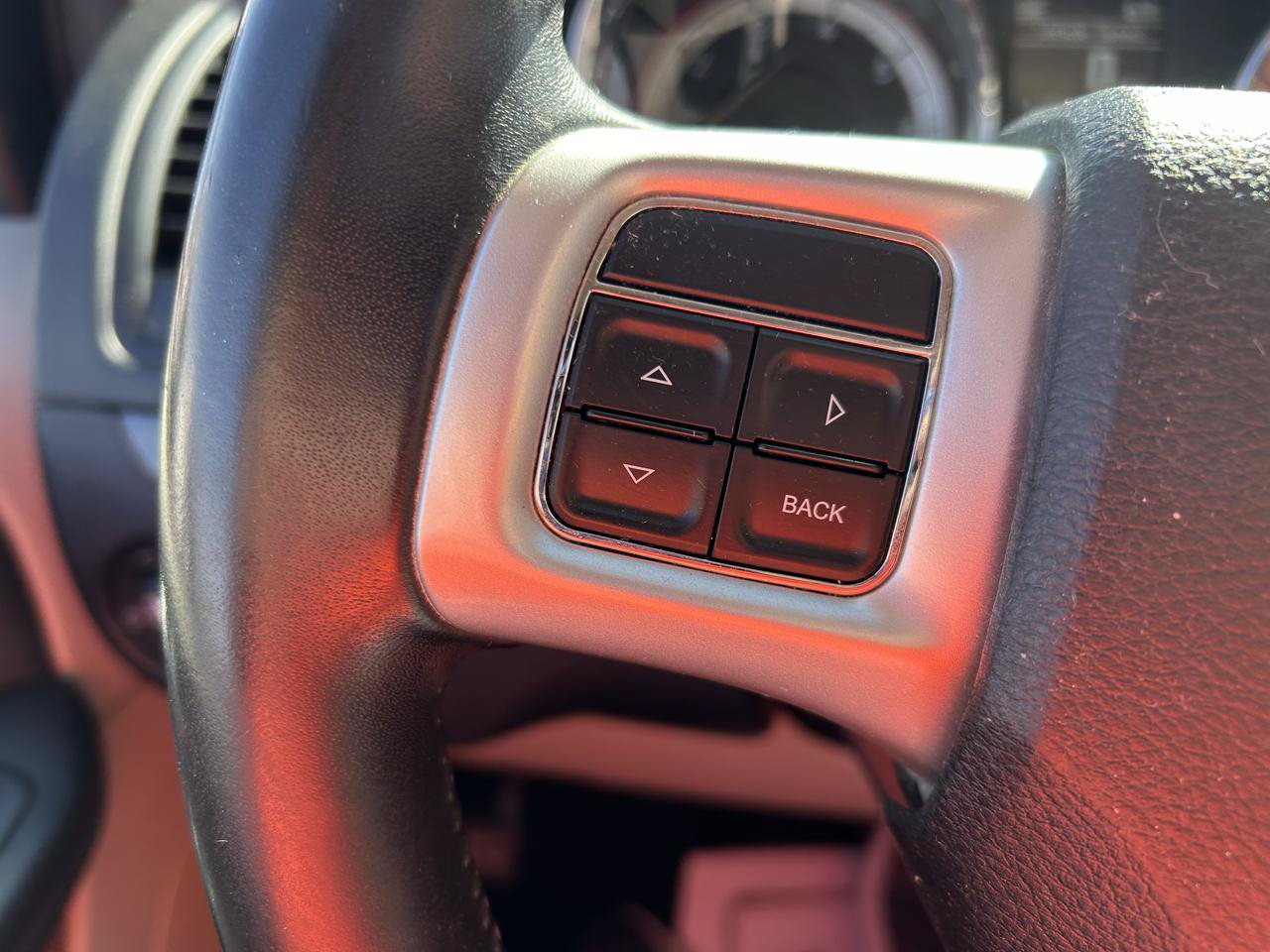 Used 2016 Dodge Grand Caravan SXT w/ Rear Park Assist Package FWD image 15