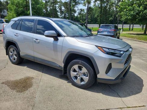 Certified 2022 Toyota RAV4 XLE w/ Convenience Package FWD image 10
