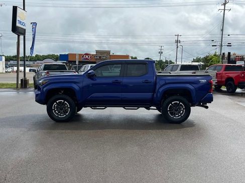 Used 2025 Toyota Tacoma TRD Sport AWD/4WD image 7