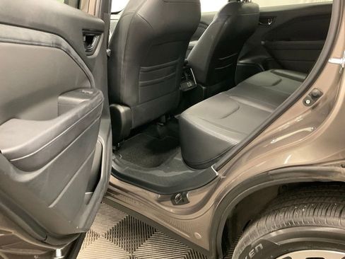 Used 2025 Subaru Forester Limited AWD/4WD image 28