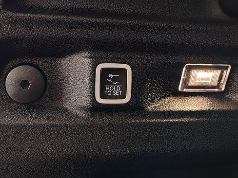 Used 2023 Jeep Grand Cherokee L Limited w/ Luxury Tech Group II image 19