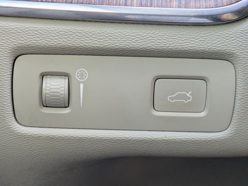 Used 2021 Volvo XC60 T5 Momentum w/ Protection Package Premier image 25