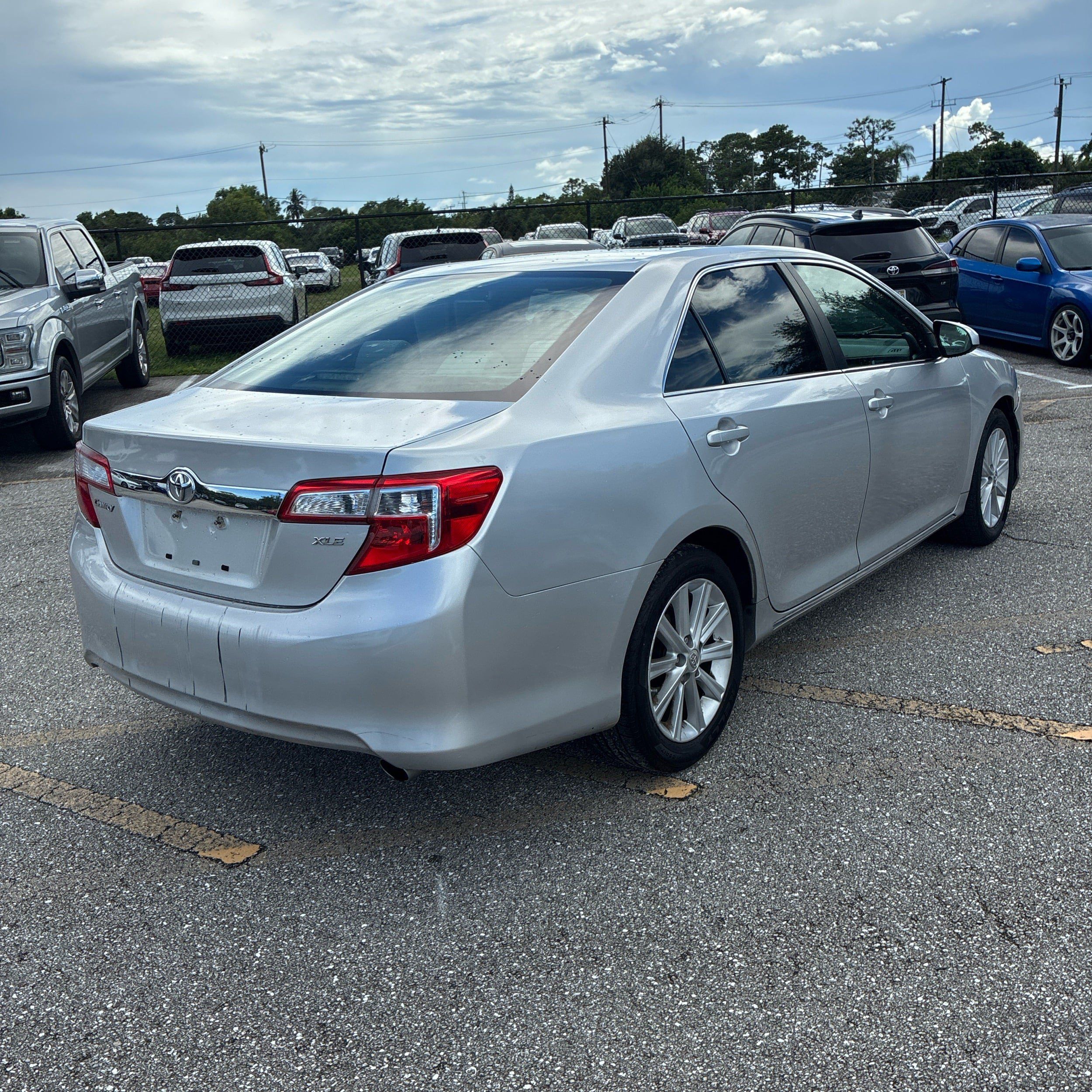 Used 2013 Toyota Camry XLE FWD image 9