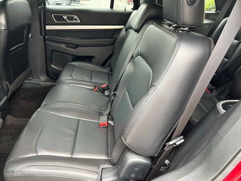 Used 2017 Ford Explorer XLT w/ Equipment Group 202A AWD/4WD image 23