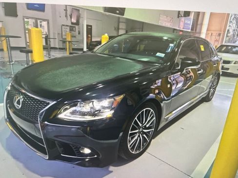 Used 2013 Lexus LS 460 w/ F-Sport Pkg RWD image 17