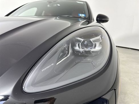 Certified 2021 Porsche Macan S image 11