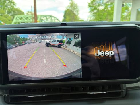 Certified 2025 Jeep Wrangler Unlimited Sahara AWD/4WD image 22