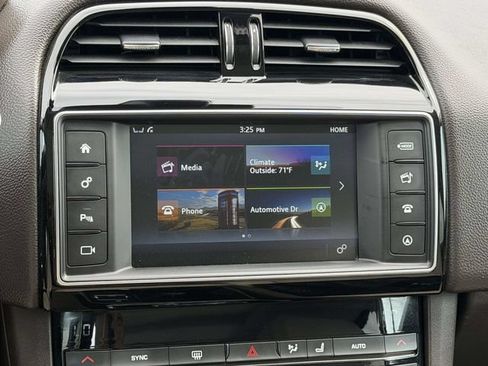 Used 2017 Jaguar F-PACE Prestige AWD/4WD image 15