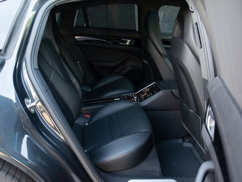 Certified 2017 Porsche Panamera image 34