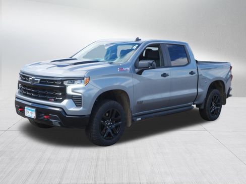 Used 2024 Chevrolet Silverado 1500 LT Trail Boss w/ Convenience Package II AWD/4WD image 3