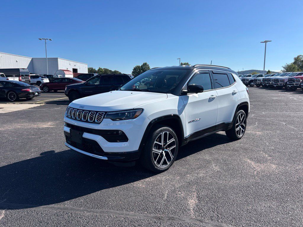 Used 2025 Jeep Compass Limited w/ Elite Group AWD/4WD image 4