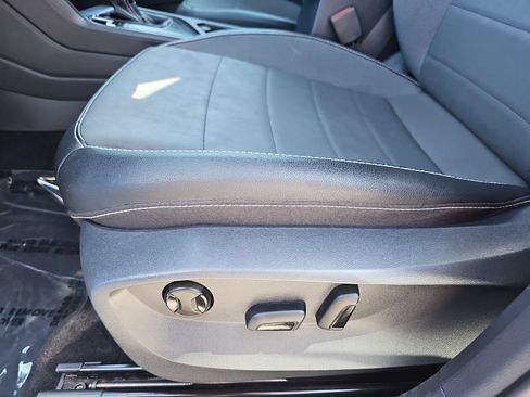 Used 2022 Volkswagen Taos SE FWD image 26