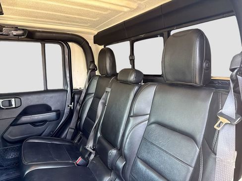 Used 2020 Jeep Gladiator Overland image 18