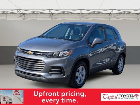Used 2020 Chevrolet Trax LS FWD image 3
