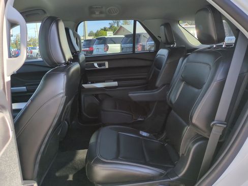 Certified 2022 Ford Explorer XLT w/ Equipment Group 202A image 14