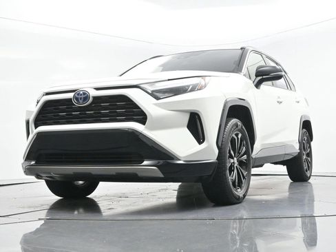Used 2022 Toyota RAV4 XSE AWD/4WD image 50