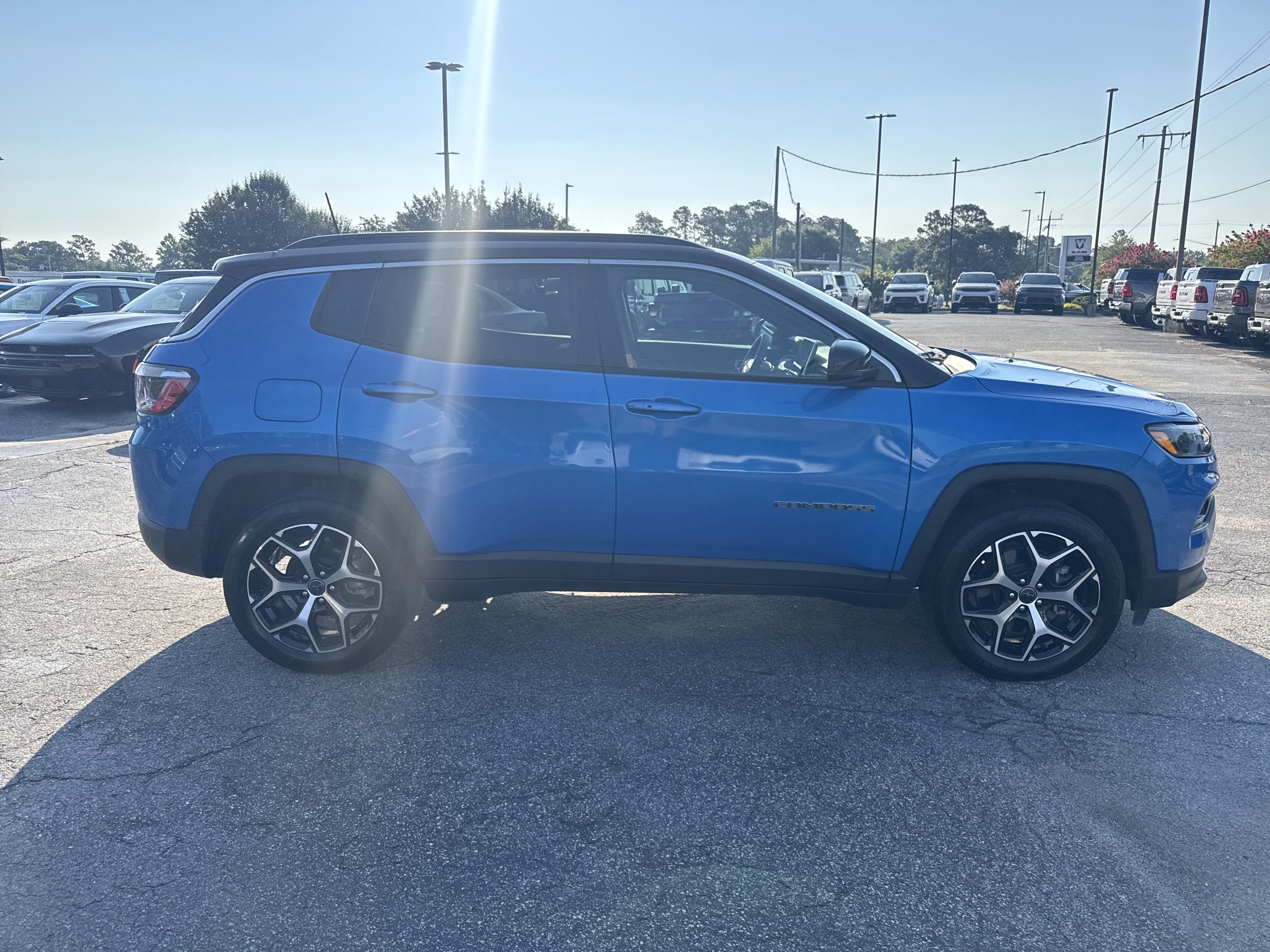 Used 2025 Jeep Compass Limited AWD/4WD image 18