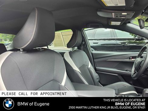 Used 2025 Toyota Camry SE FWD image 13