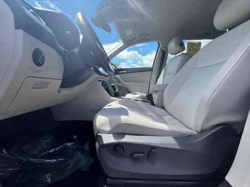 Certified 2022 Volkswagen Tiguan SE AWD/4WD image 10