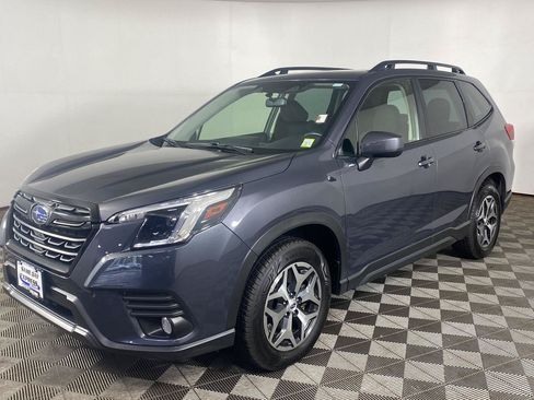 Used 2023 Subaru Forester Premium AWD/4WD image 9