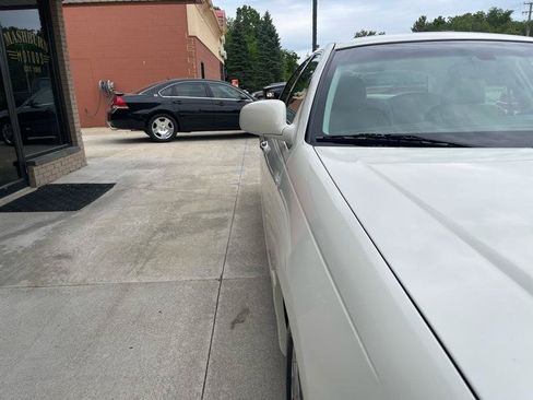 Used 2003 Lincoln Town Car Executive RWD image 7
