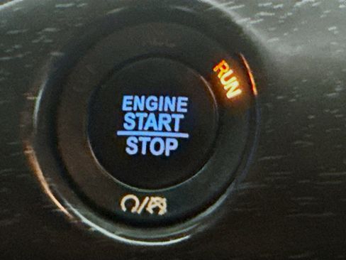 Used 2018 Jeep Grand Cherokee Laredo image 17