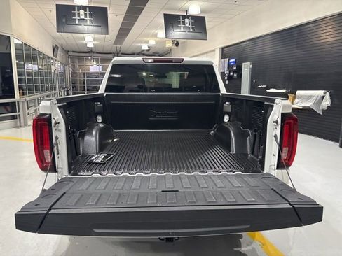 Used 2025 GMC Sierra 1500 SLT image 36