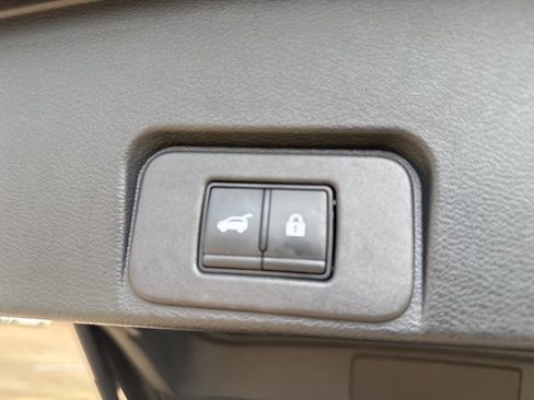 Certified 2025 Nissan Rogue SV image 35